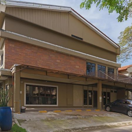 ホテル Koolkost Syariah At Taman Simprug Cikarang ブカシ エクステリア 写真